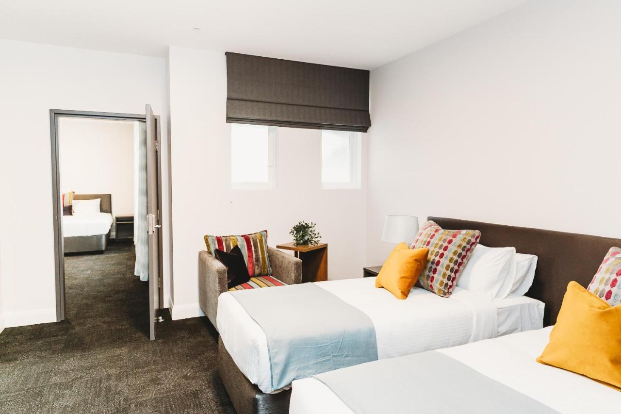 Coniston Hotel Wollongong Room photo